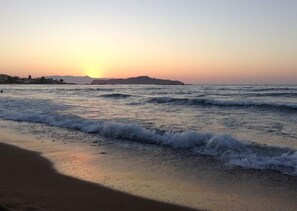 Beach nearby, sun loungers, beach towels
