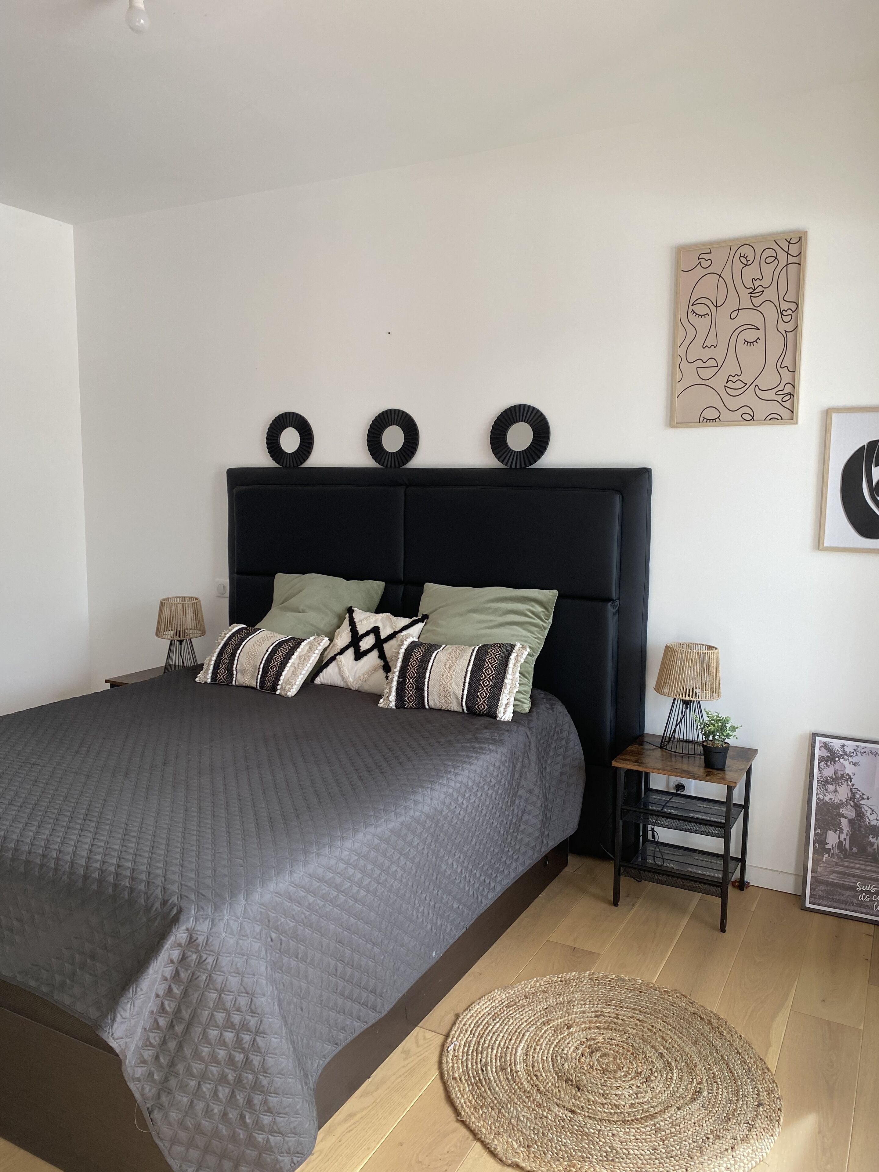 6 Schlafzimmer, Schreibtisch, Bügeleisen/Bügelbrett, Reisekinderbett