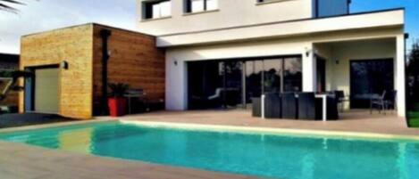 Piscine couverte, piscine extérieure