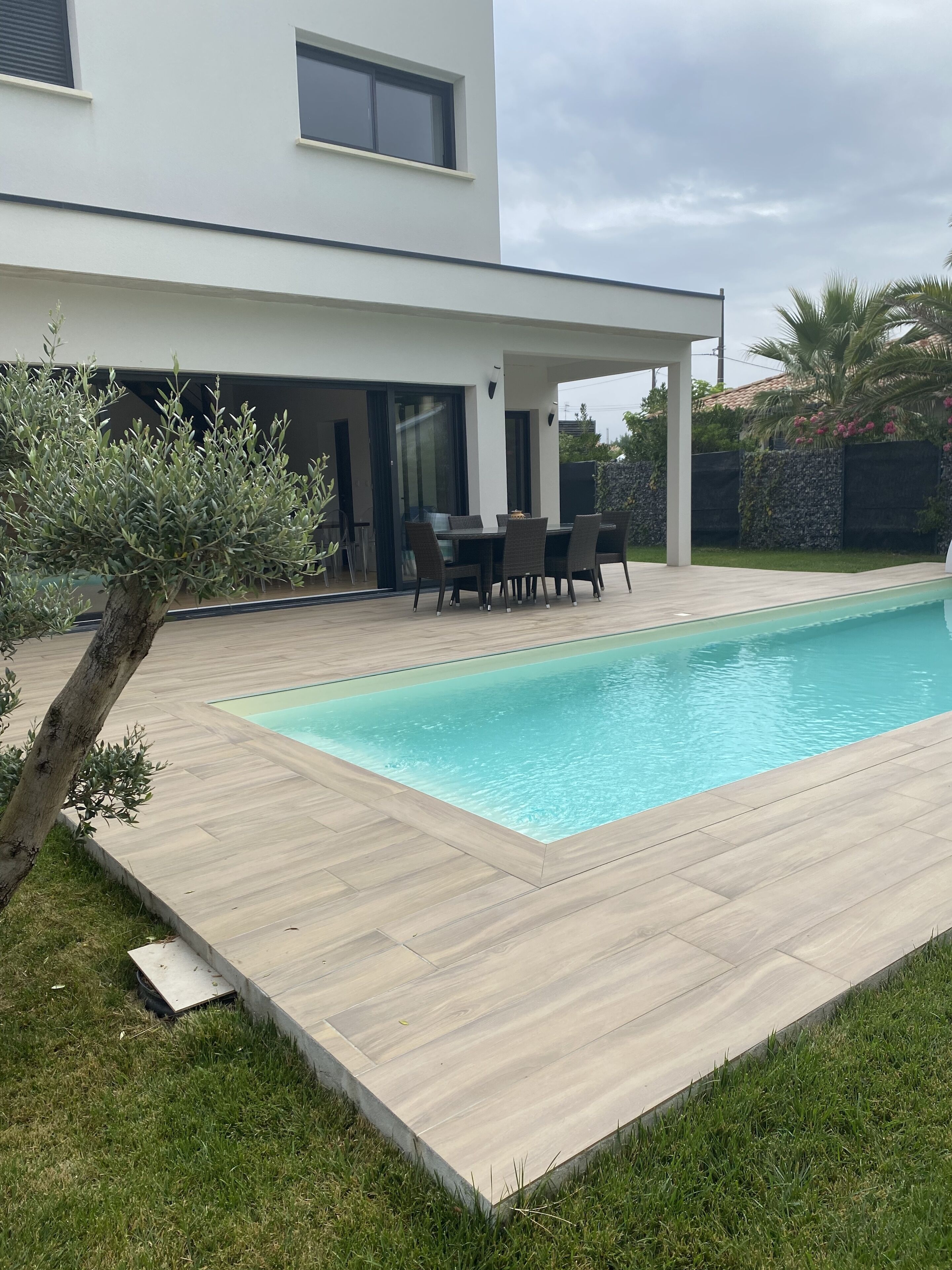 Piscine couverte, piscine extérieure