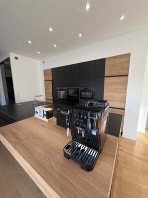 Fridge, microwave, oven, stovetop - MAGNIFICENT VILLA WITH POOL (Gujan-Mestras)