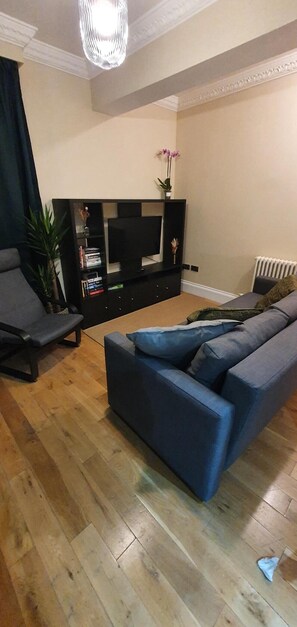 Living area - Luxury, Spacious 2 Bed Apartment with FREE AMPLE OFF ROAD PARKING! (Sunderland)
