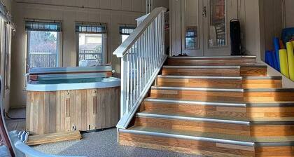 4 Bedrooms, Great Pool, Hot Tub, Perfect for Families, No Parties