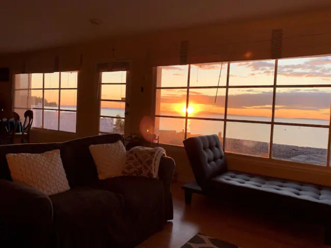 Smart TV, chimenea, estéreo