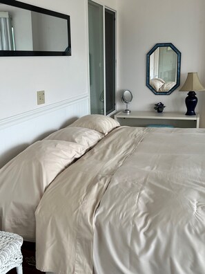 3 bedrooms, in-room safe, desk, iron/ironing board