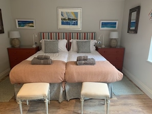 5 bedrooms, desk, iron/ironing board, travel crib