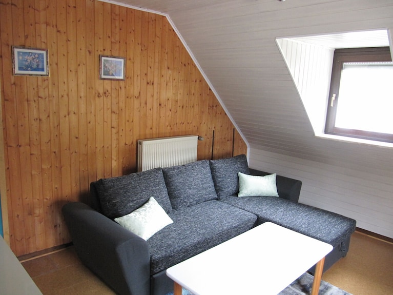 Schöne Und Moderne Ferienwohnung Im Gemütlichen Dachgeschoß! - Trittenheim