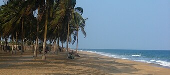 Beautiful 2 story beach house with an ocean view on the rooftop.