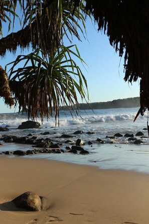 On the beach - Serendip Villa   Holiday Home (matara talalla beach)