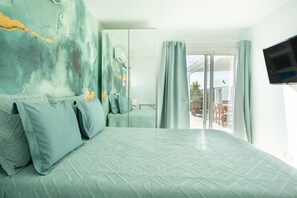 2 bedrooms, iron/ironing board, travel crib, free WiFi