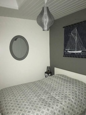 2 chambres, fer et planche Ă repasser, draps fournis