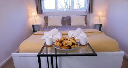 FREE parking, Central Location,1 Bedroom Apartment near Tattersalls