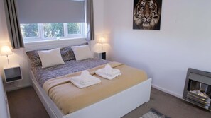 2 habitaciones, tabla de planchar con plancha y cuna de viaje 
