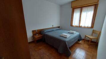 2 sovrum, strykjÀrn/strykbrÀda och sÀngklÀder