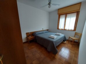 2 Schlafzimmer, Bügeleisen/Bügelbrett, Bettwäsche
