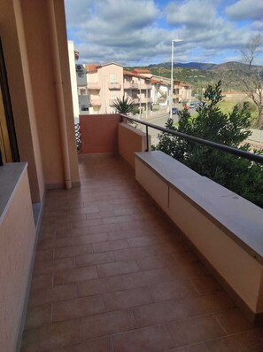 Property grounds - Apartment "The Tower" 2 rooms, 1 min walk to the beach! (Bosa)