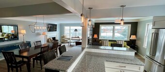 Grosse Pointe Windmill Pointe 3BR Upper Flat – Spacious, Airy and Spotless