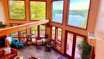 智能電視、壁爐、電子遊戲、書籍