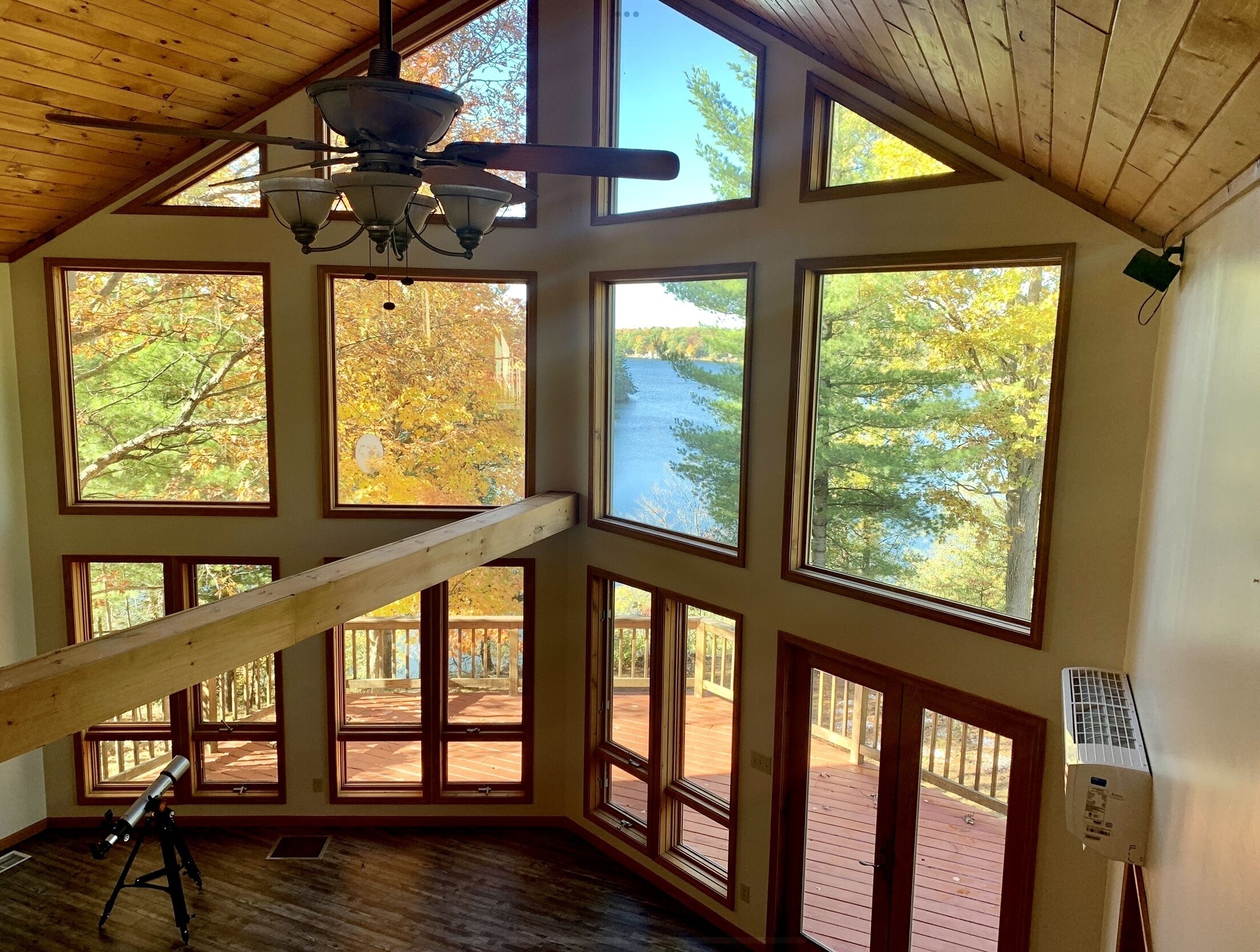 Stunning Pleasant Lake Cabin