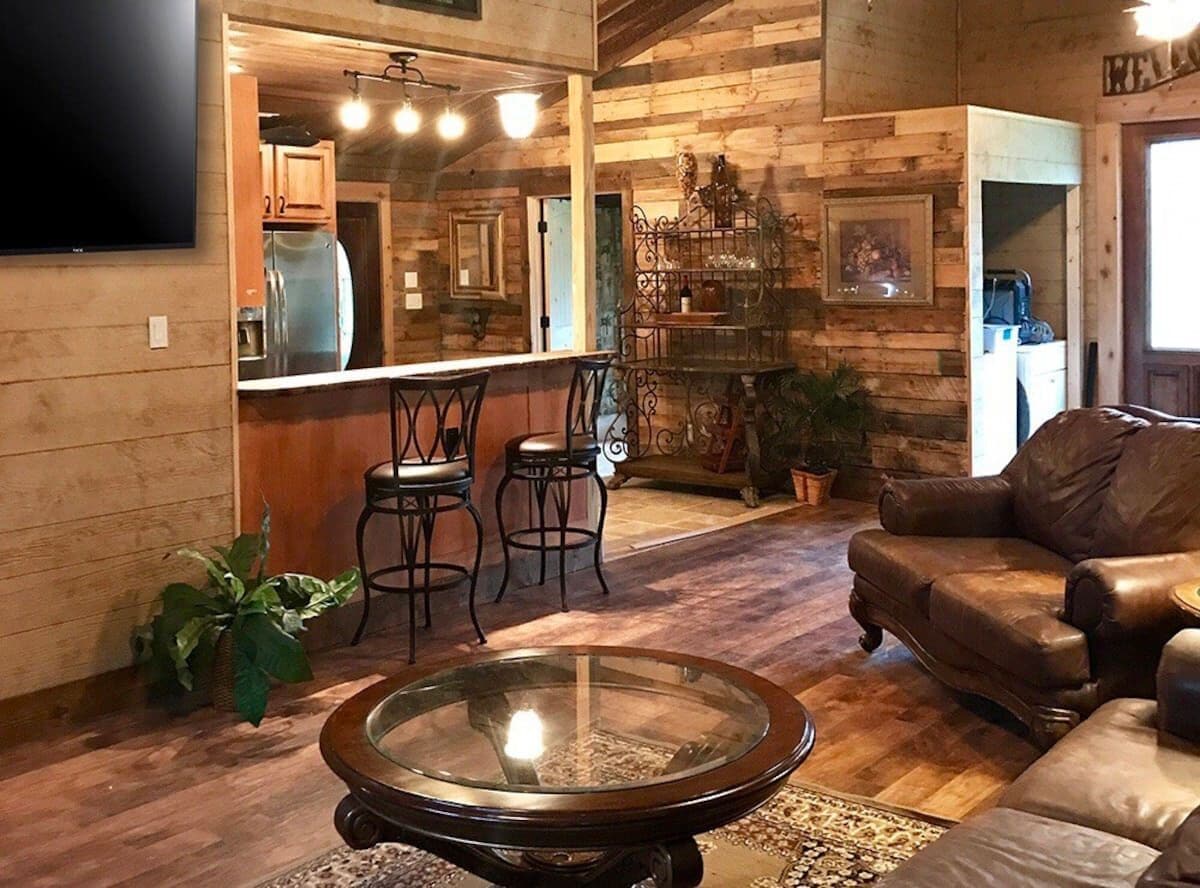 Smart TV, fireplace, books, stereo