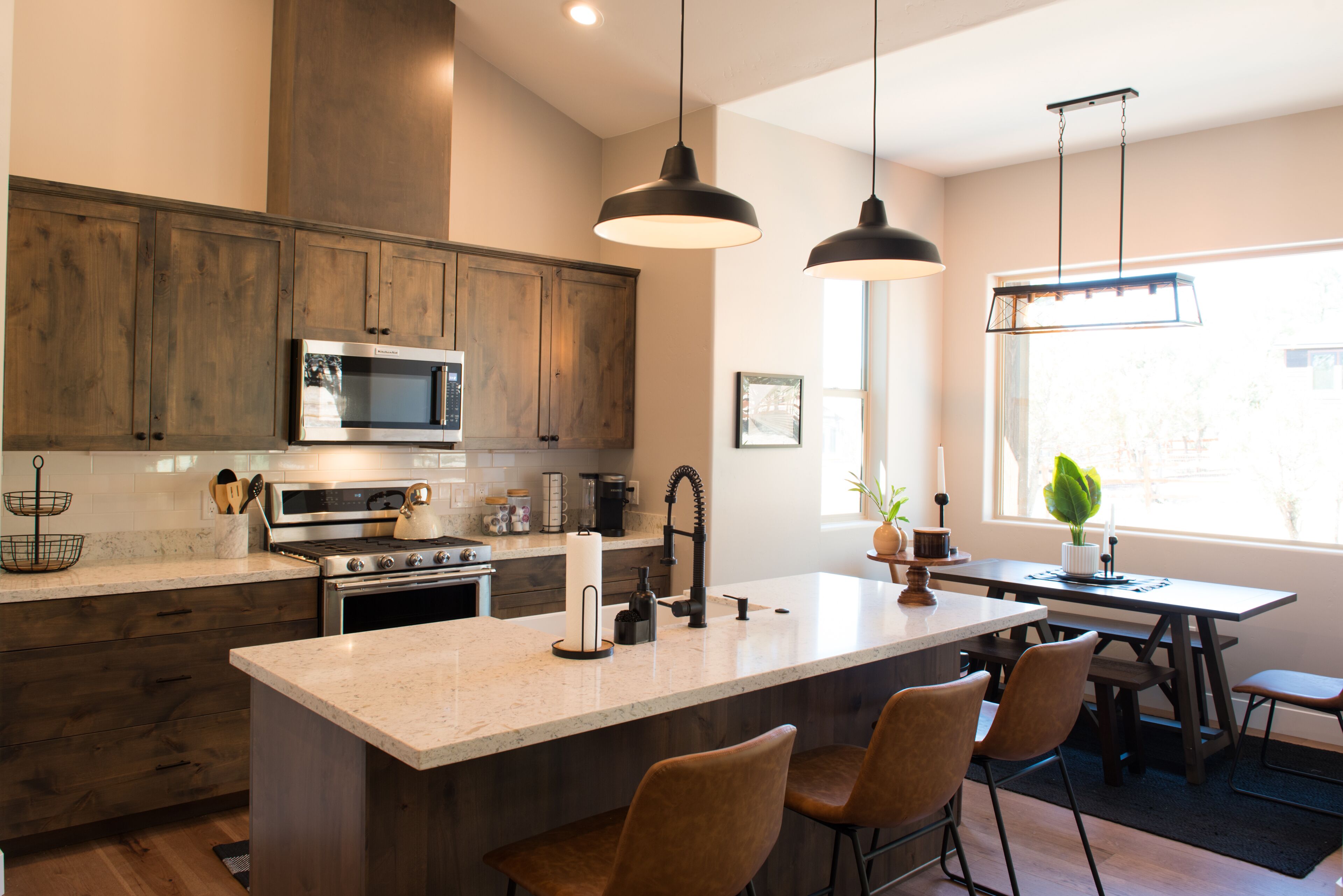 Refrigerador, microondas, horno y parrilla de estufa 