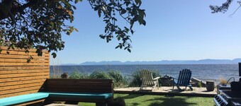 Perfectly Chic Waterfront Cottage Top Floor