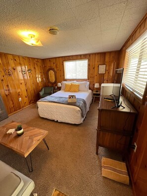 Travel crib, WiFi, bed sheets