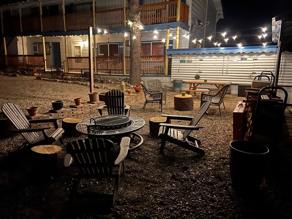 Outdoor dining - Mountain View Lodge Queen Single - Room 1 (Red River)