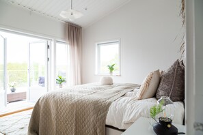 4 Schlafzimmer, Schreibtisch, Bügeleisen/Bügelbrett, Reisekinderbett