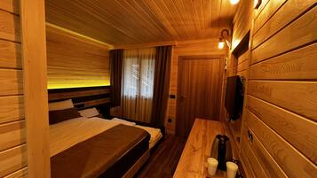 Deluxe-Zimmer | 1 Schlafzimmer, hochwertige Bettwaren, Daunenbettdecken, Schreibtisch