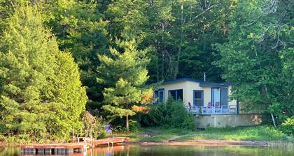 Cute cabin on Donnell Pond near Bar Harbor and Acadia