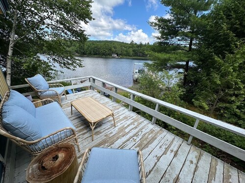 Cute cabin on Donnell Pond near Bar Harbor and Acadia