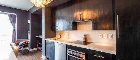 雪櫃、微波爐、焗爐、爐具