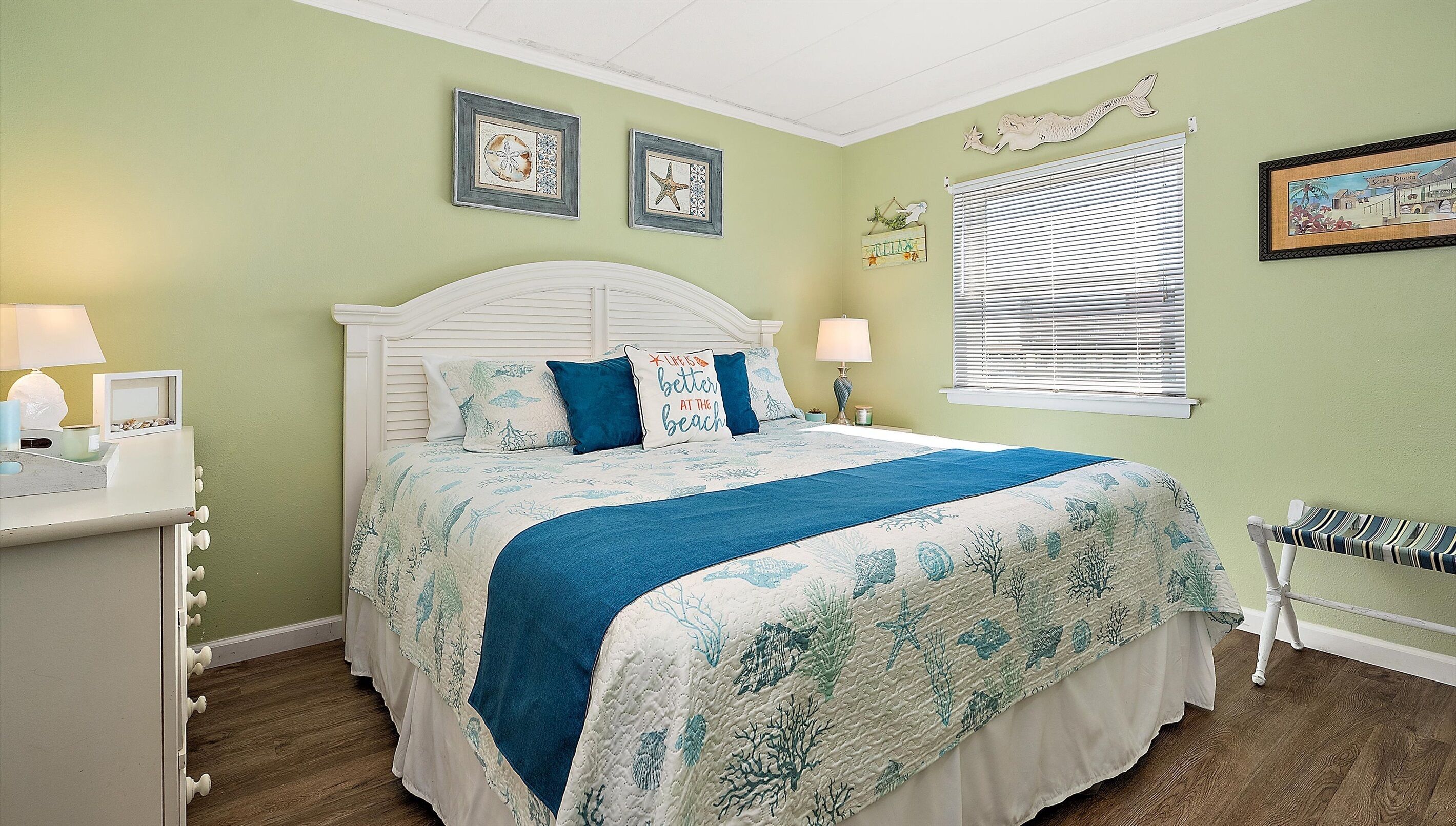 2 slaapkamers, een bureau, een strijkplank/strijkijzer, gratis wifi