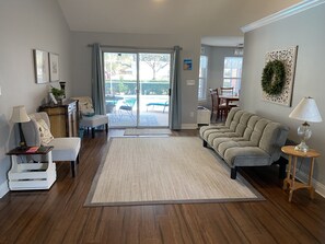 Smart TV - Quiet Family Friendly Saltwater Pool Home, Near Beach (Navarre)