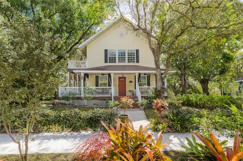 Boho getaway - walkable to downtown Fort Myers!