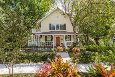 Boho getaway - walkable to downtown Fort Myers!