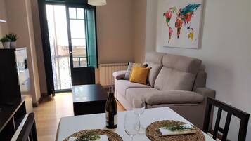 Een televisie en boeken