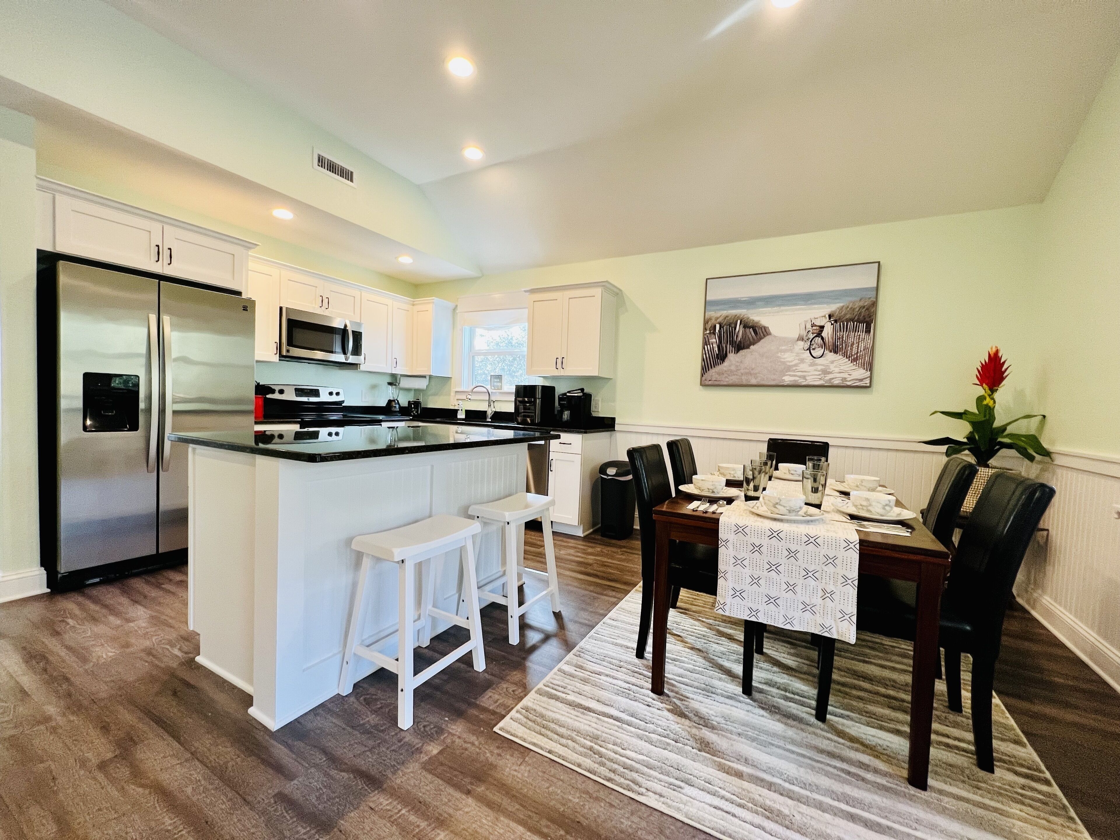 Refrigerador, microondas, horno y parrilla de estufa 