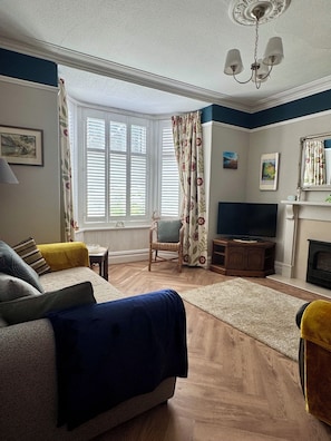 Smart TV, fireplace, DVD player, books