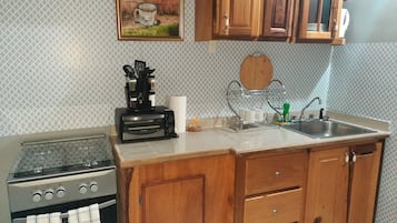 Kühlschrank, Ofen, Herdplatte, Wasserkocher