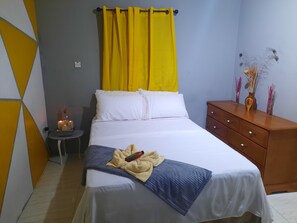 1 chambre, fer et planche à repasser, Wi-Fi gratuit, draps fournis