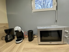 1 slaapkamer, een strijkplank/strijkijzer, reisbedje, gratis wifi