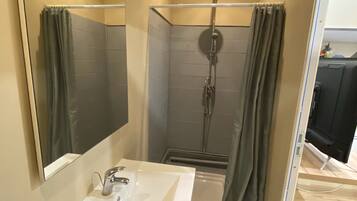 Shower, hair dryer, towels, shampoo