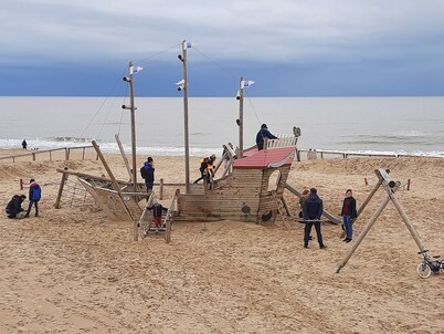 Sunny apartment in unique building