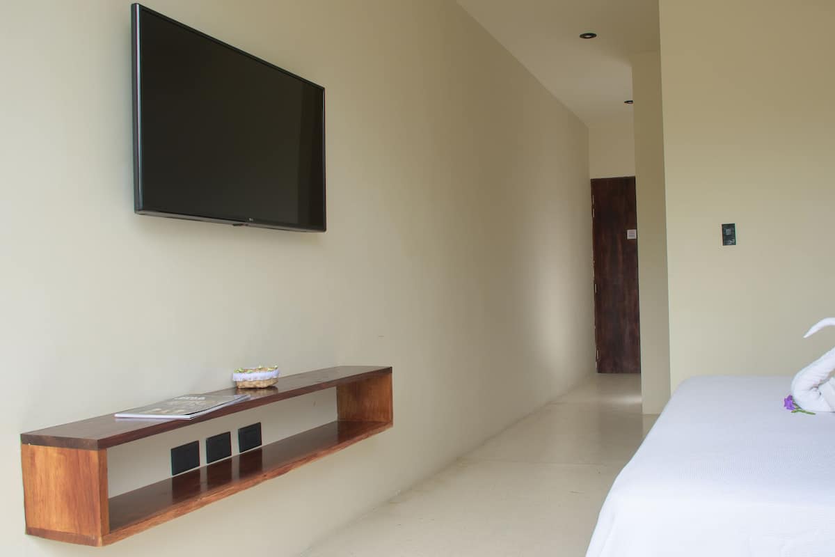 Tempur-Pedic beds, blackout drapes, iron/ironing board, free WiFi