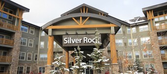 2 Bedrooms Sleeps 4 Adults l A/C