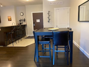 Dining - 2 Bedrooms Sleeps 4 Adults l A/C (Fernie)