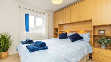 3 bedrooms, iron/ironing board, free WiFi, bed sheets