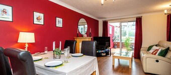 Comfortable & Spacious Entire Holiday home in Llanelli.  Pet Friendly.
